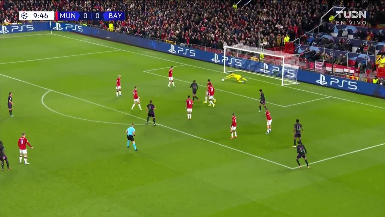 ¡TIRO ATAJADO! disparo por Harry Kane.