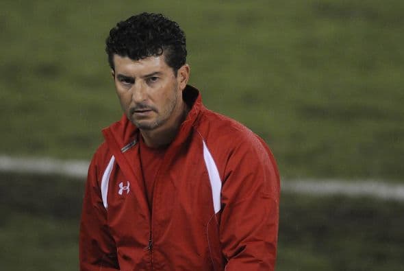 Tras el Mundial de Sudáfrica 2010 fue el sucesor de Javier Aguirre al mando de la Selección Mexicana de Fútbol.