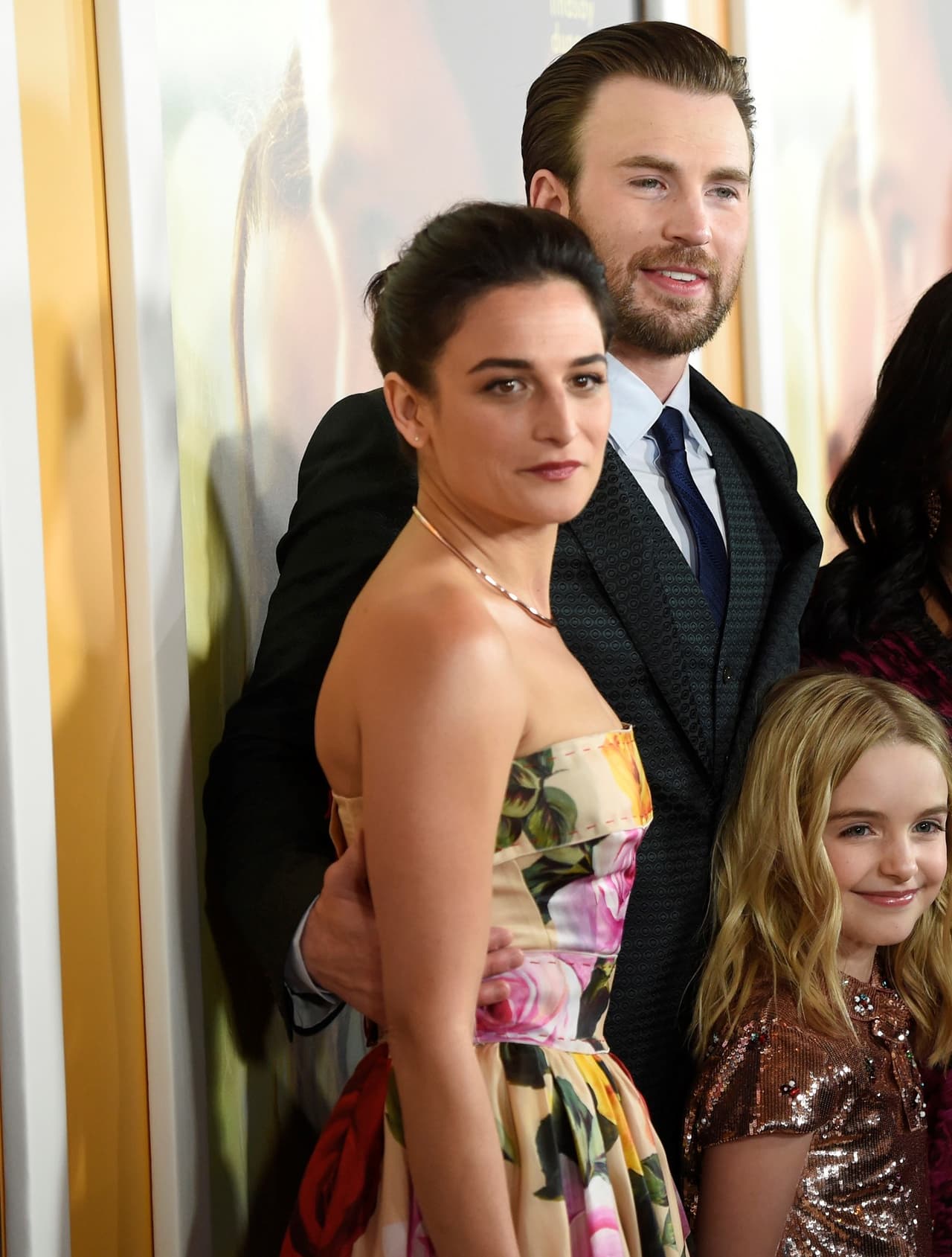 Esta relación salió a la luz en 2016. Eran polos totalmente opuestos, pero eso los mantenía en el foco. Ella participó en Parks and Recreations, House of Lies y es famosa por prestar su voz en cintas animadas.