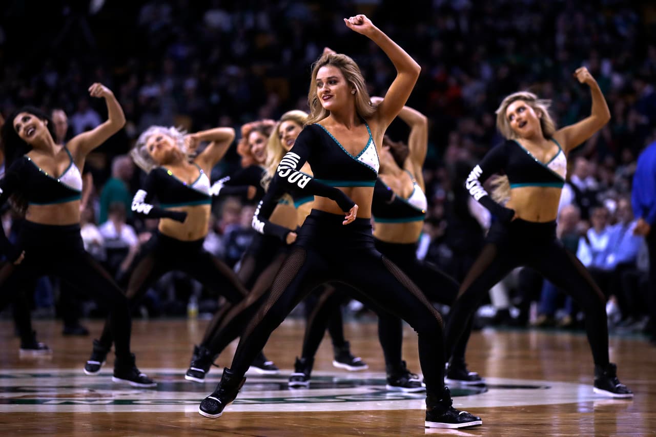 Las porristas de Boston Celtics esperan que con la sensualidad de sus bailes y su belleza sean una motivación especial para que su equipo por fin derrote a Cleveland Cavaliers en las finales de NBA.