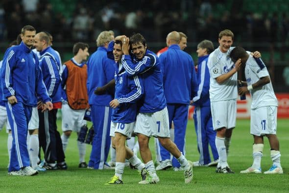 5-2 contundente y que le da medio pase, o más, al Schalke. Duro golpe para el campeón del torneo en esta Ida de los Cuartos de Final.