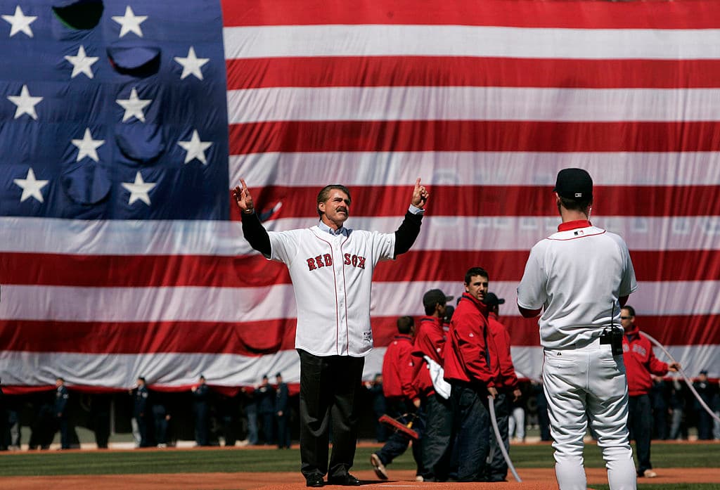 En 2008, Buckner aceptó una invitación a lanzar la primera bola en el partido inaugural en Fenway Park mientras los Red Sox festejaron otro título.