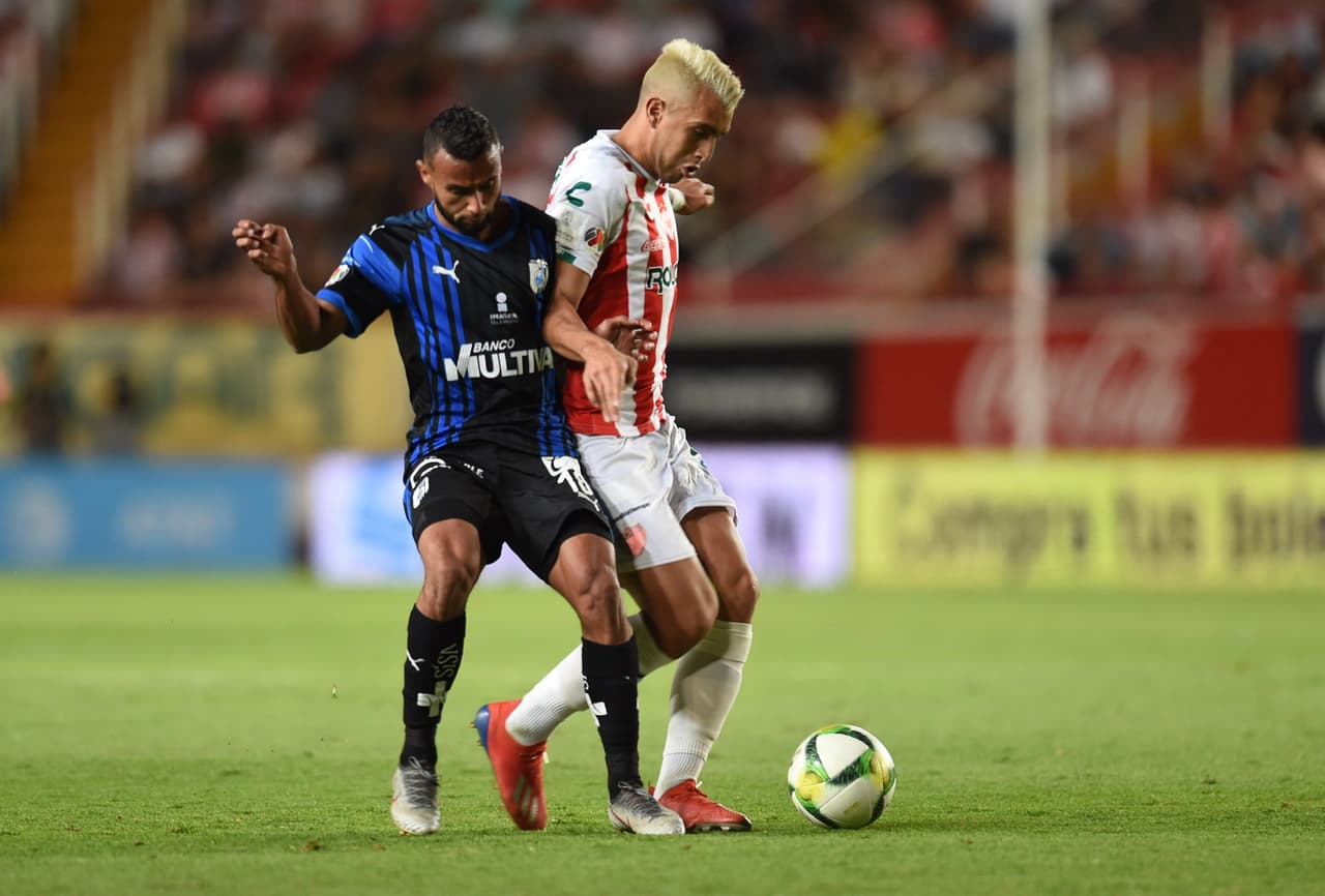 Gallos Blancos se mantuvo lejos del área rival pero apretó en media cancha para cerrar el partido.