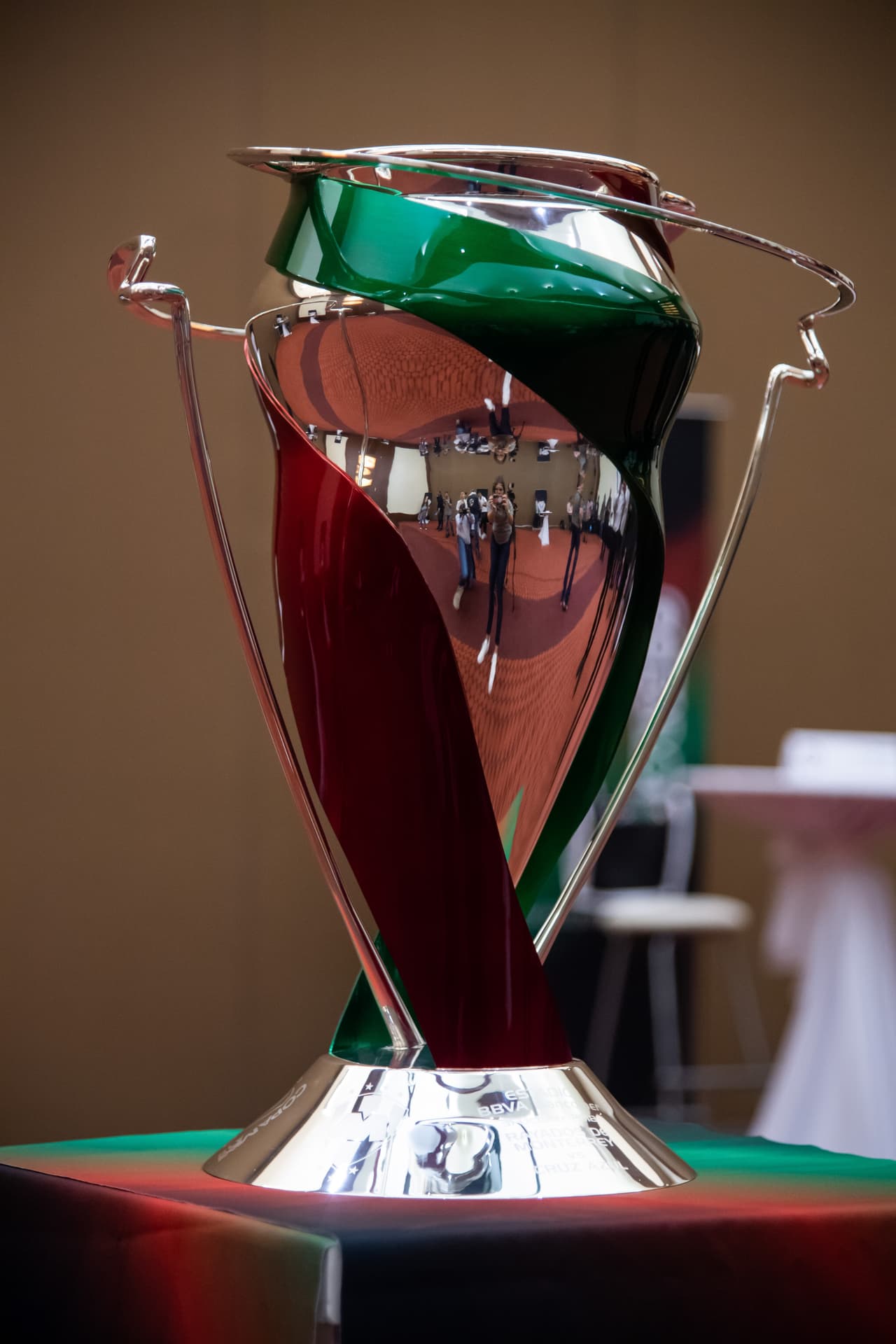 El gran trofeo está a la espera de saber quién será su nuevo dueño en el remate de la Copa MX.