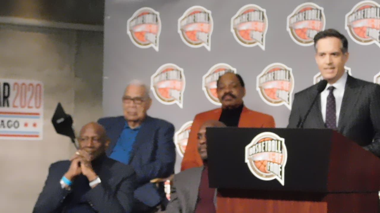 Así se vive la ceremonia para decidir que grandes estrellas de la NBA serán inmortalizados en el Salón de la Fama.