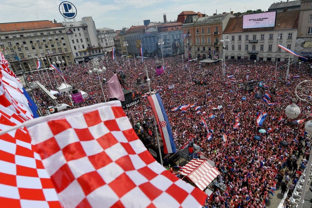 Los fanáticos en Zagreb, capital de Croacia, recibieron de forma multitudinaria a sus jugadores que quedaron subcampeones del Mundial de Rusia 2018 tras perder la final contra Francia.