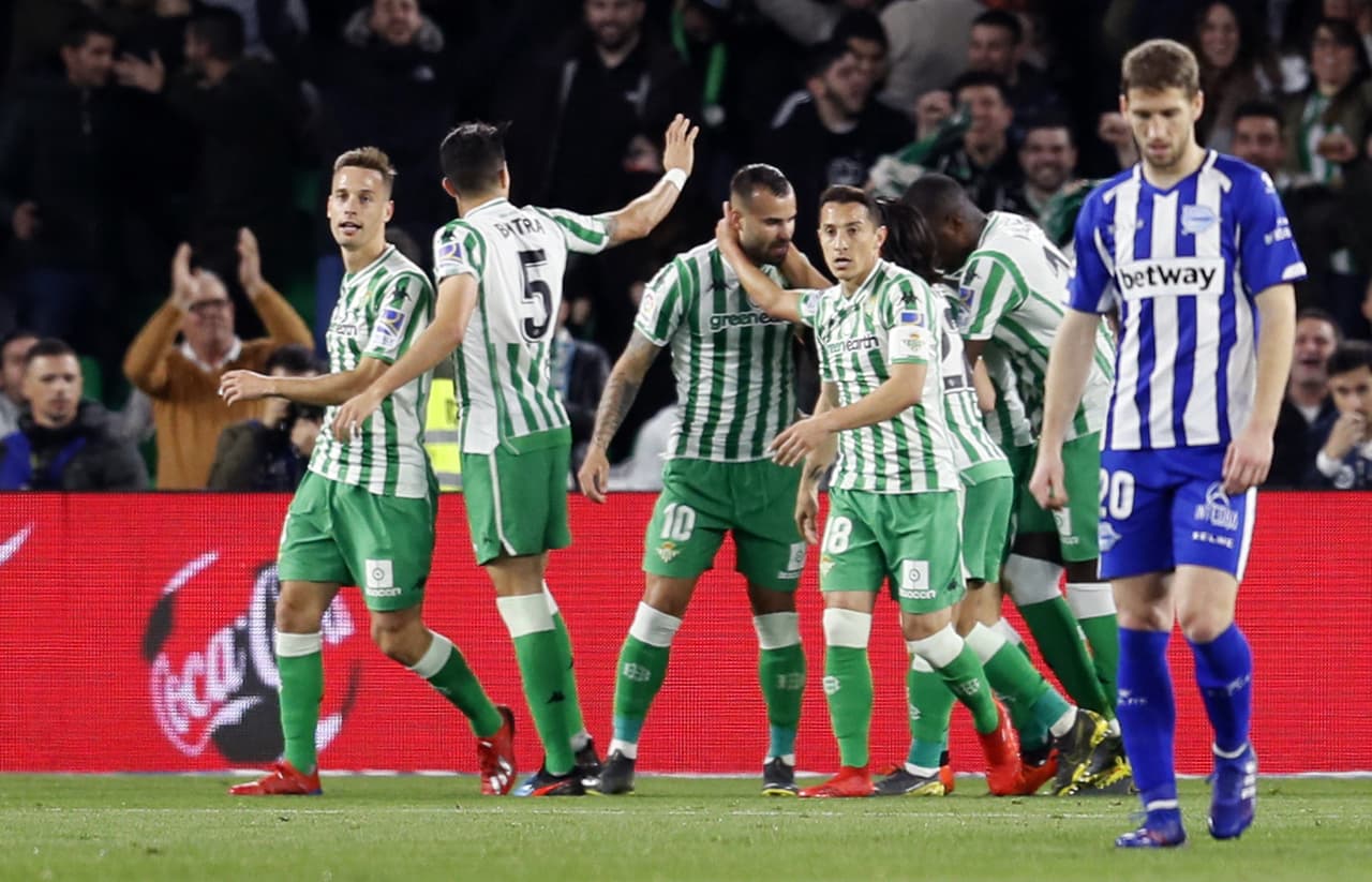El primer gol de la noche lo anotó el argentino Giovani Lo Celso al minuto 15 para el Betis con una buena definición dentro del área.