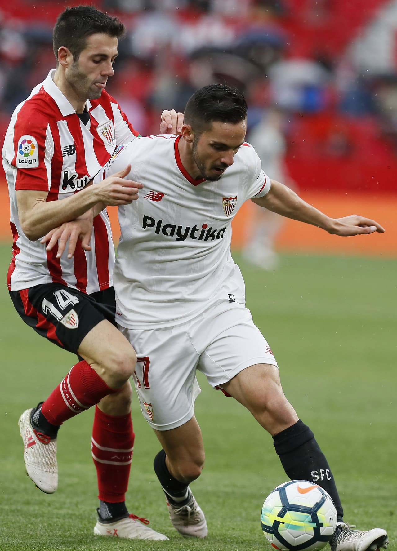 El 'Mudo' se mantuvo en la segunda mitad como uno de los jugadores más peligrosos del partido, a pesar de que José Angel Ziganda le había dado ingreso a Beñat, Aduriz y Raúl García. Toda la carne en el asador.