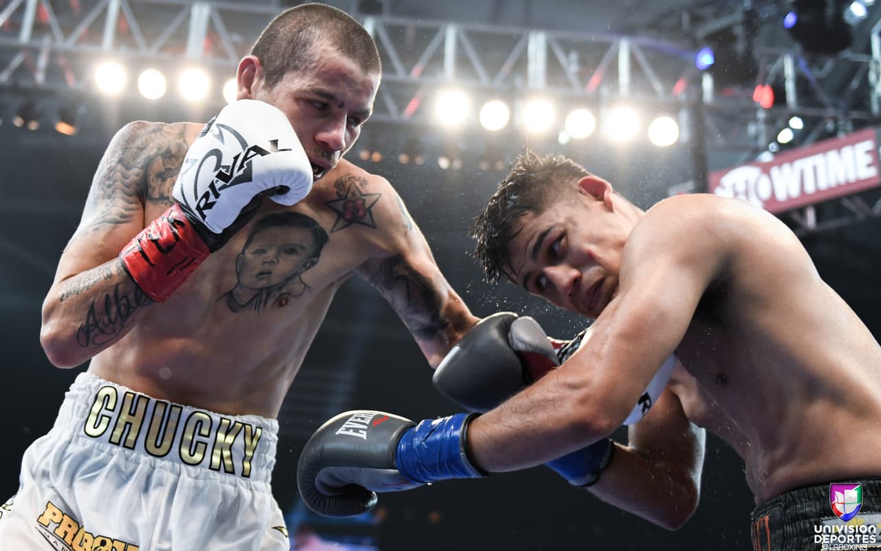 En la pelea coestelar de la noche, el campeonato supergallo de la Asociación Mundial de Boxeo (AMB), Daniel Roman le quitó el invicto al mexicano Moisés 'Chucky' Flores por amplia decisión unánime. Las tarjetas fueron de 116-112, 118-110 y 120-108 para el campeón.