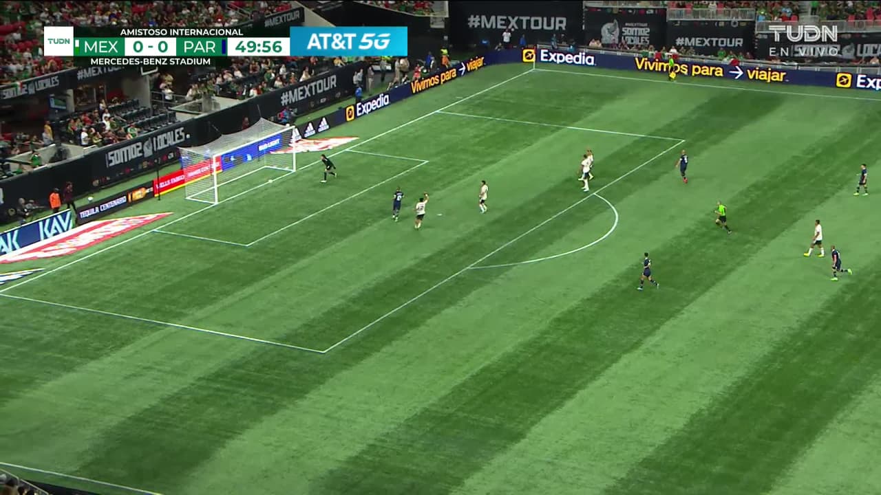 ¡GOL!  anota para Paraguay. Derlis González