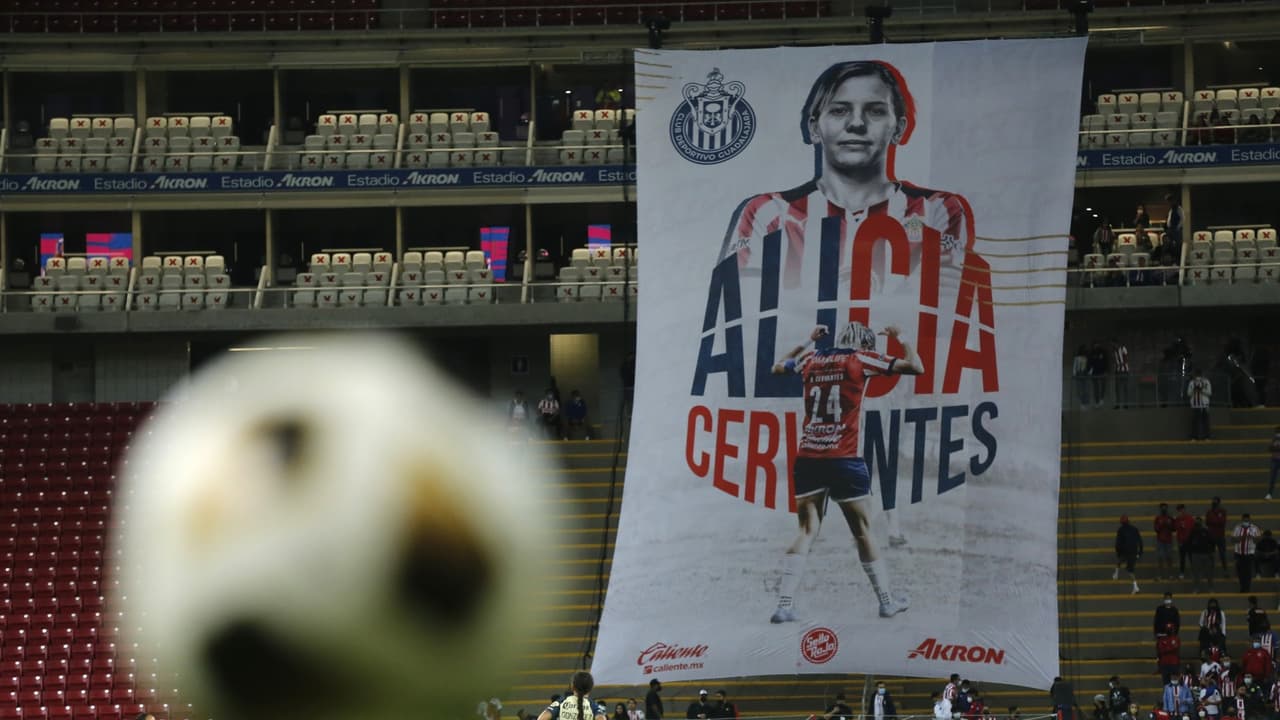 Alicia Cervantes renueva con Chivas Femenil hasta 2024