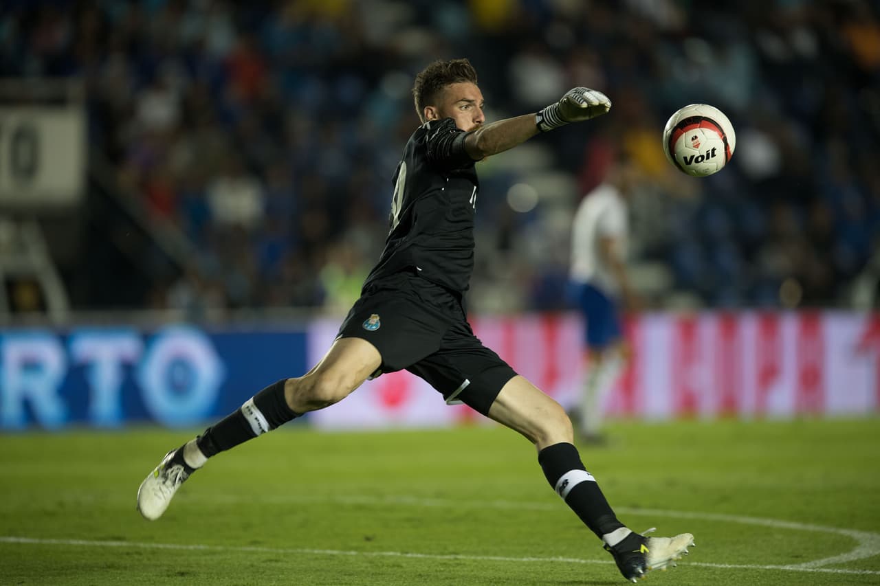 Para el segundo tiempo, Porto probó con un nuevo arquero, para darle descanso a Casillas.