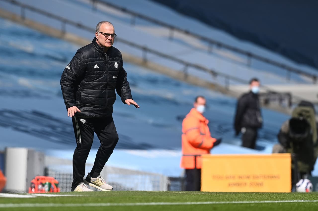 El maestro Marcelo Bielsa vivía con intensidad del encuentro.
<br>