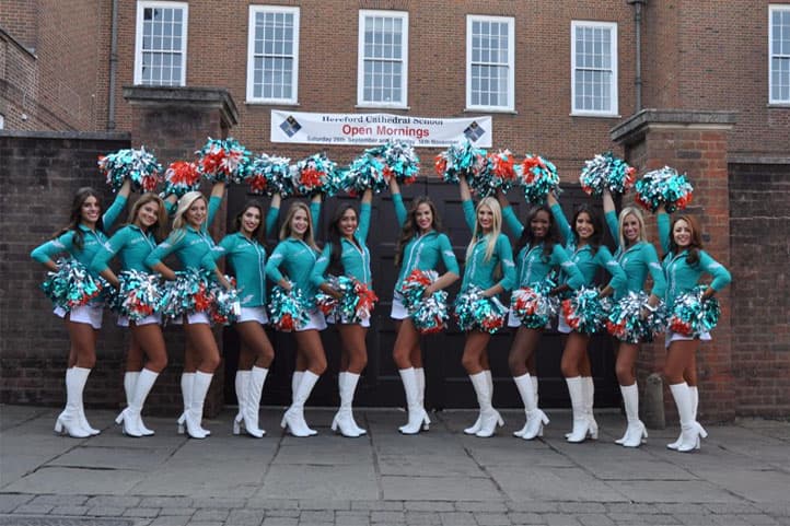 La Serie Internacional de la NFL dará inicio la Semana 4 con el duelo Jets vs. Dolphins, y las hermosas y sexys porristas de Miami ya están en Londres para el deleite de todos, ¡checa las imágenes!