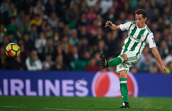 Andrés Guardado marcó un golazo de tiro libre en el empate 2-2 que el Betis consiguió ante el Girona.