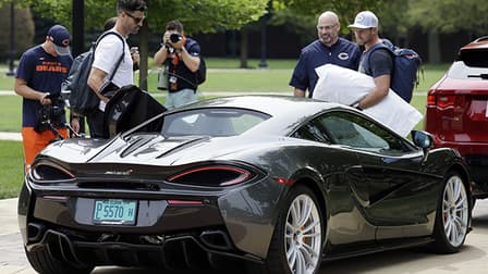 Humilde: Pateador de los Bears presume McLaren en entrenamiento