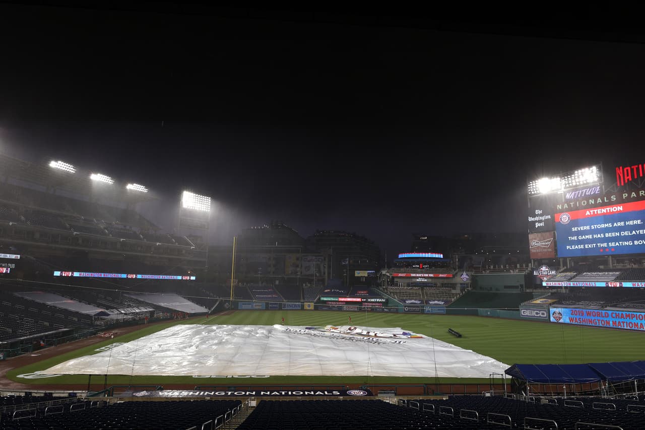 Con lluvia y triunfo de los NY Yankees regresó la MLB