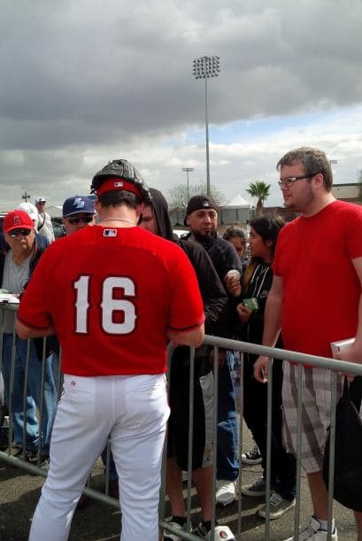 "Detrás" de los entrenamientos de primavera de la MLB, los atléticos jugadores de las grandes ligas muestran todo su talento... y mucho más que eso. Aparte de ejercitarse y compartir con sus seguidores, los beisbolistas lucieron sus atributos de espalda especialmente para las fans.