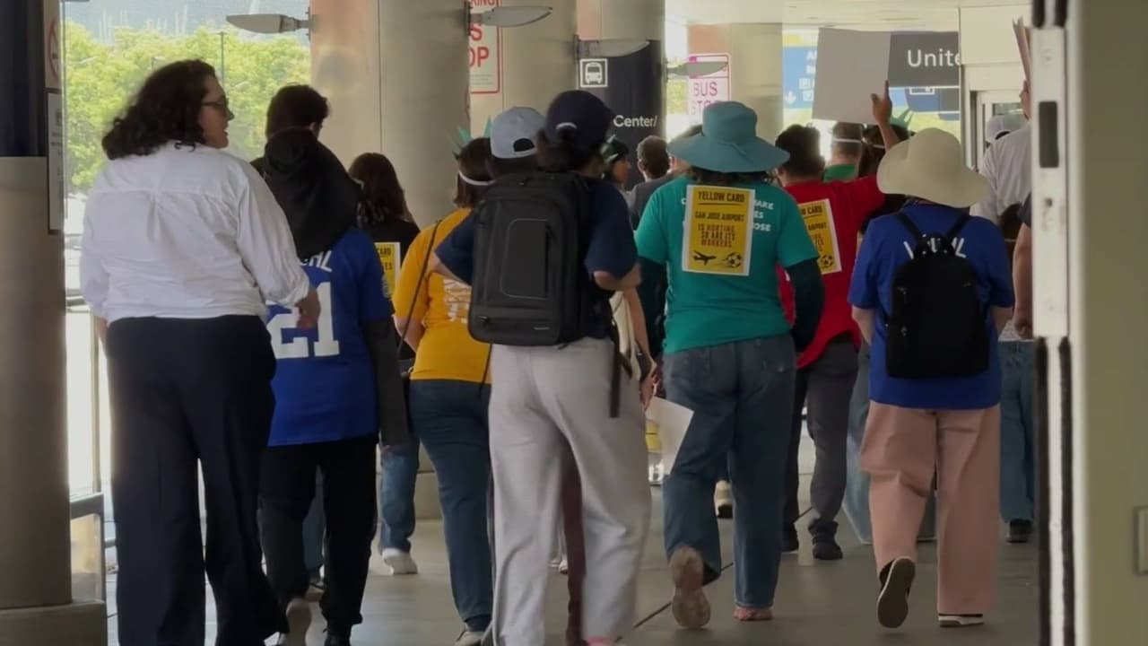 Trabajadores del aeropuerto de San José protestan por mejores salarios y condiciones laborales