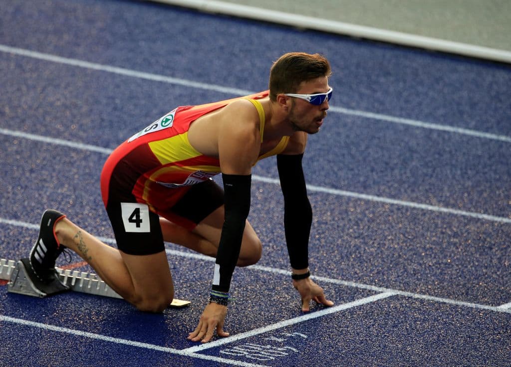 Óscar Husillos, pasó del oro a la nada.
<br>
<br>Al atleta español le cayó un balde de agua fría durante el Mundial de pista, celebrado en Birmingham, en el que Husillos ya se veía con el oro puesto.