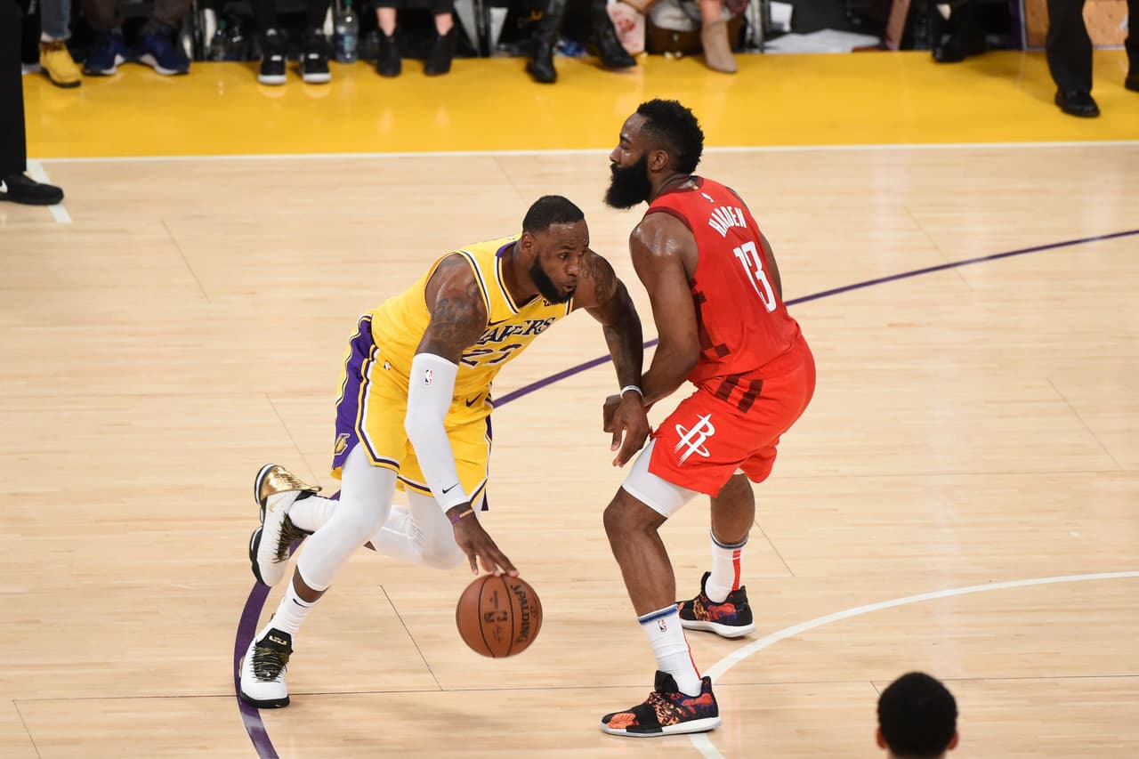 Rockets 106-111 Lakers: ¿Se viene la remontada? De la mano de Lebron James el equipo angelino logró un gran triunfo en esta reanudación de la NBA ganándole el duelo a James Harden.