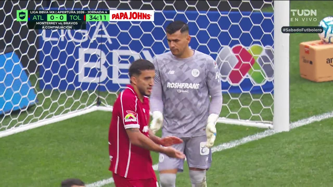 ¡Calzadilla dispara dentro del área, pero García salva al Toluca!