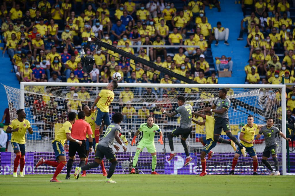 Con polémicas del VAR, Colombia y Ecuador no logran romper el empate 0-0 y se conforman con un punto.