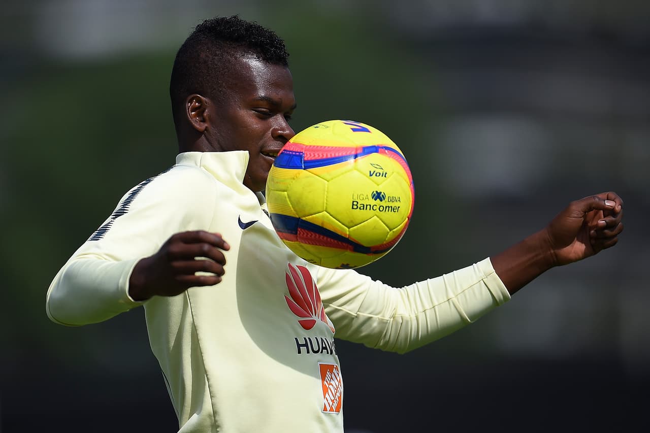 Action photo during America team training during the 2018 Closing Tournament of the Liga BBVA Bancomer MX. Foto de accion durante el Entrenamiento del Equipo America durante el Torneo Clausura 2018 de la Liga BBVA Bancomer MX, en la foto: Carlos Darwin Quintero 09/02/2018/MEXSPORT/Osvaldo Aguilar.
