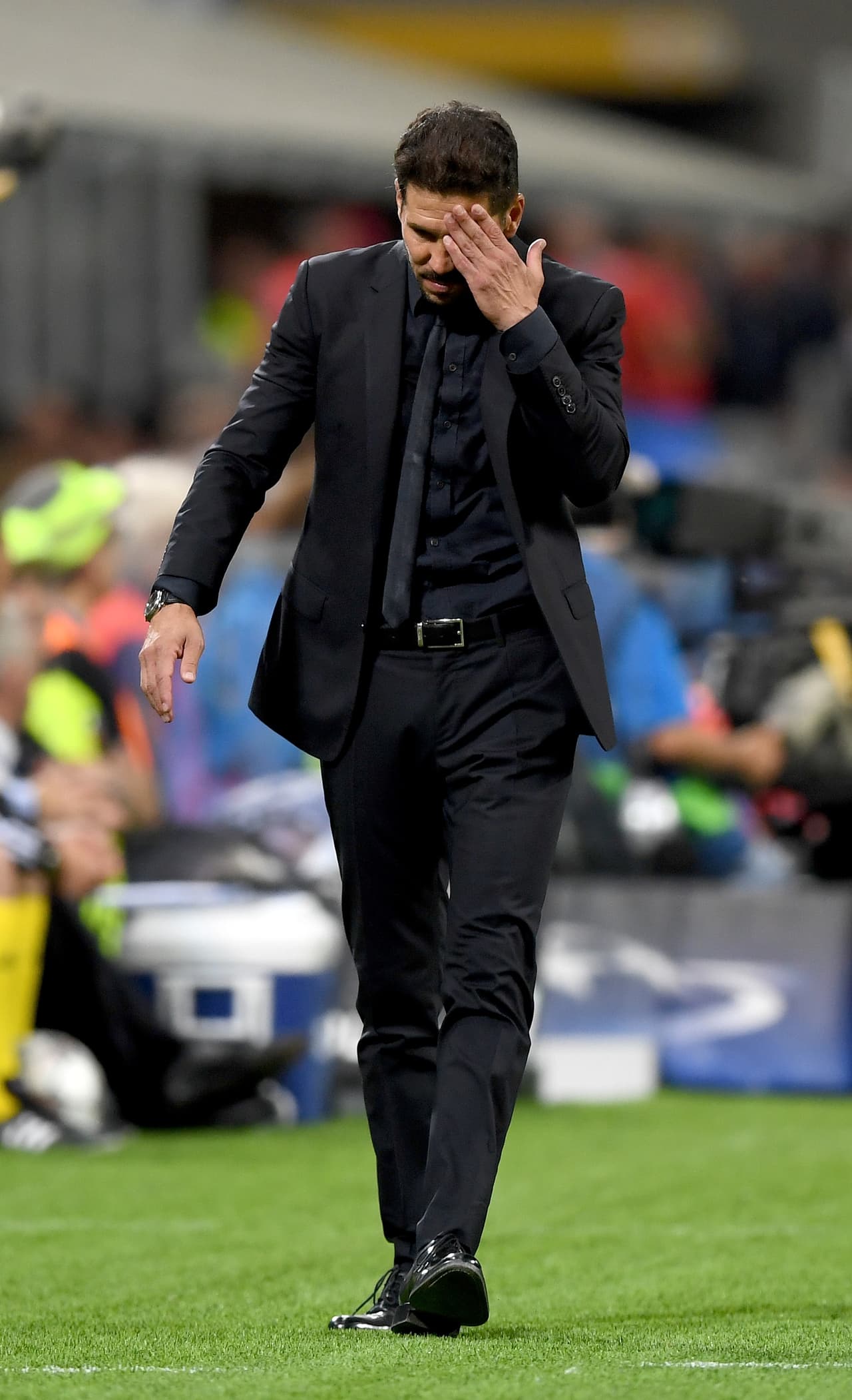 El 'Cholo' Simeone no podía creer lo que ocurría en San Siro y sabía que su cuadro necesitaba un revulsivo para empatar ya que los merengues dominaban con tranquilidad.