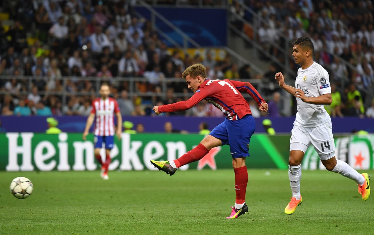 Realmente los colchoneros no tuvieron muchas ocasiones en la primera mitad salvó un par de disparos de Antoine Griezmann quien era el único que encaraba y buscaba sorprender con sus remates a media distancia.