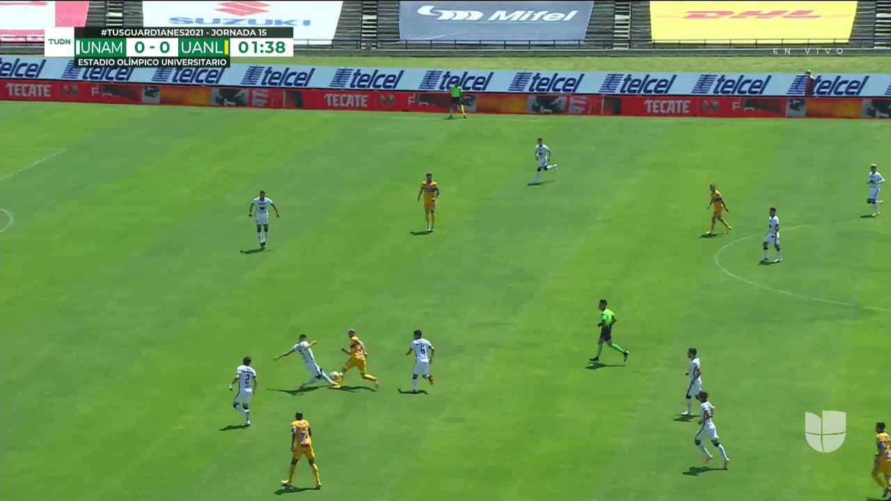 Arranca el partido y la pelota está en juego.