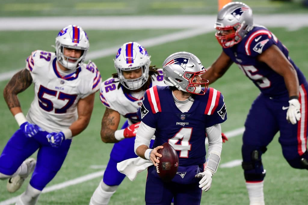 Steffon Diggs supera las 120 yardas por aire y recibe 3 pases de anotación en la victoria 38-9 sobre los New England Patriots.