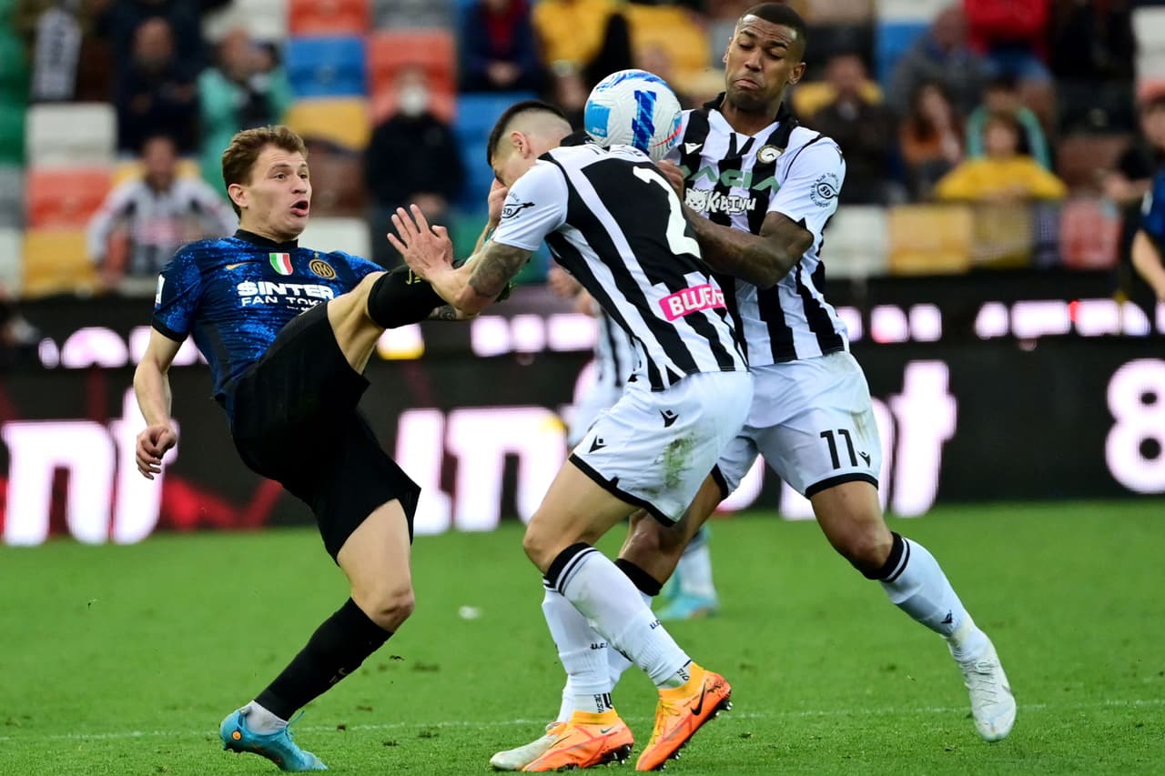 Milan se mantiene líder con triunfo de local sobre Fiorentina por 1-0, Udinese cayó de local 1-2 ante Inter Milán y Empoli perdió por goleada de 1-3 en casa ante Torino.