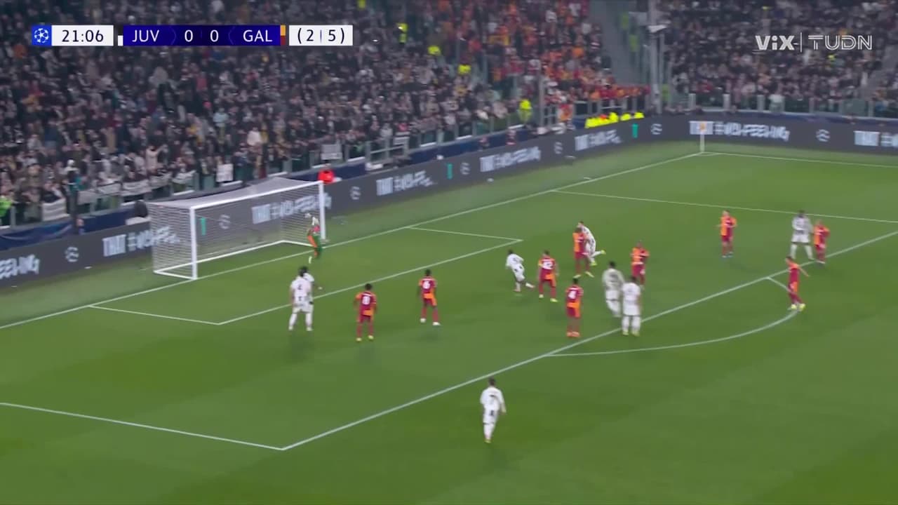 ¡Çakır empieza a ser figura! Locatelli mandó disparo al ángulo