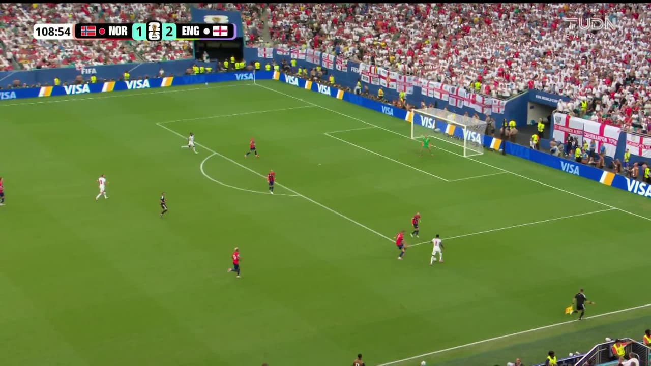¡TIRO ATAJADO! disparo por Bukayo Saka.