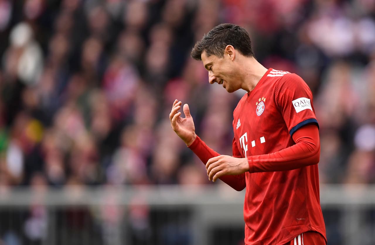 A los pocos minutos, tres para ser exactos, apareció Robert Lewandowski para ampliar la diferencia.