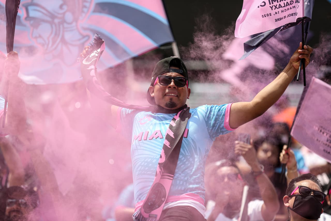 La pasión de la hinchada siempre está presente.