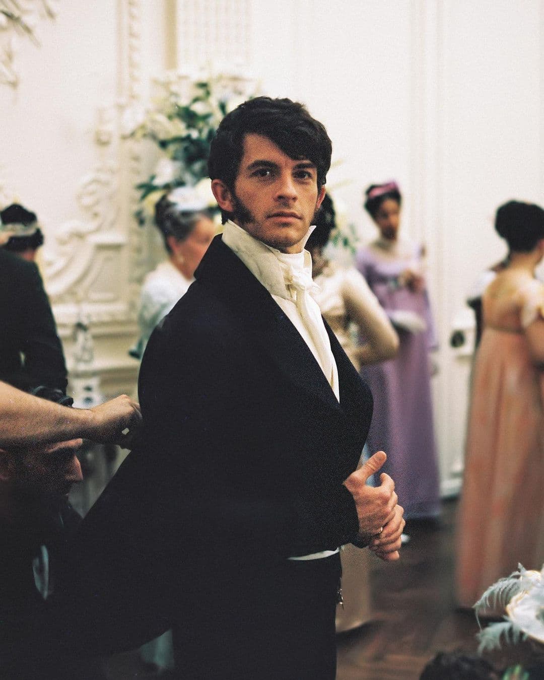 La segunda temporada narrará la búsqueda de un matrimonio adecuado para el hermano mayor de Bridgerton, Anthony (Bailey).