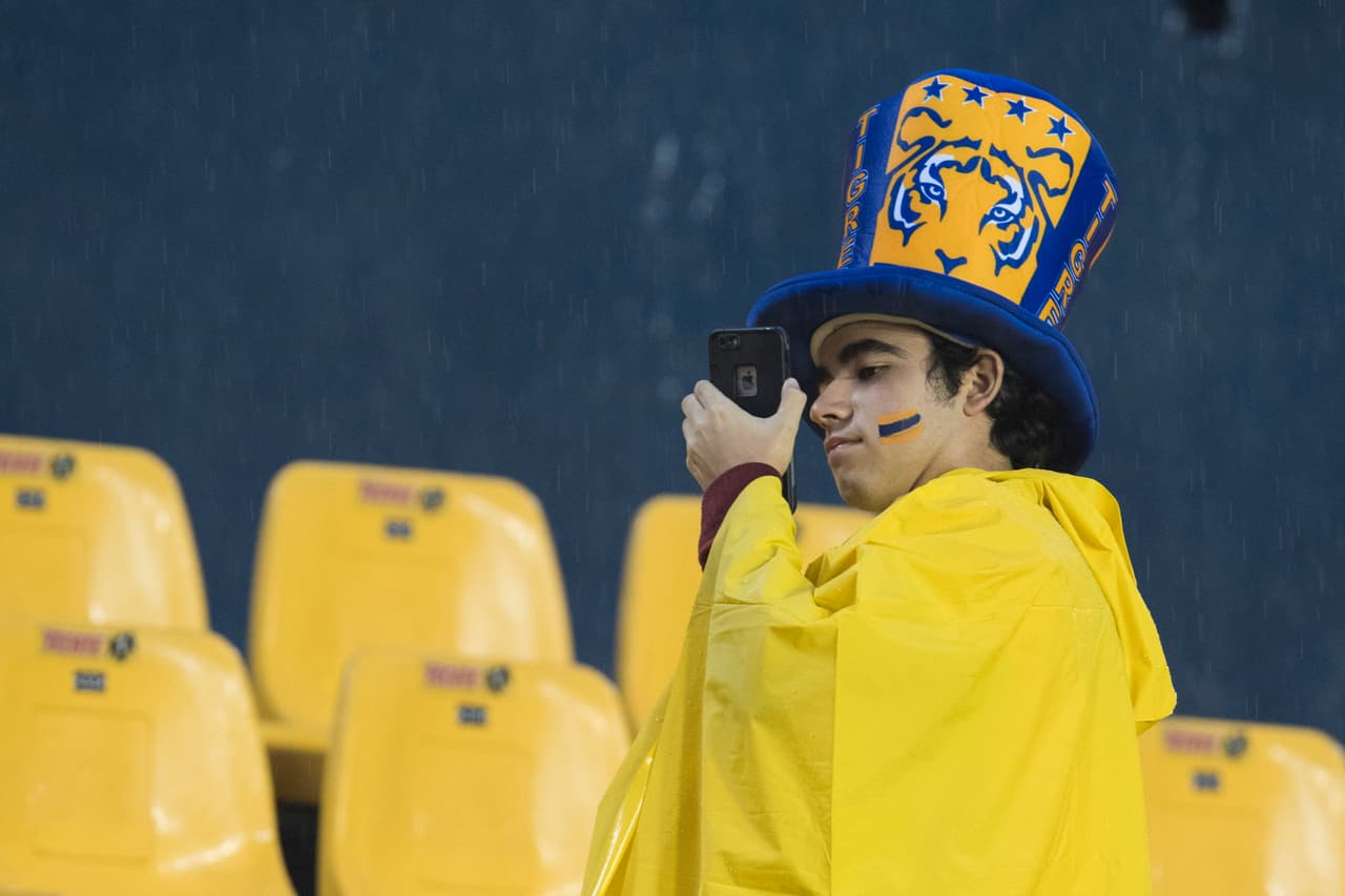 Un torrencial aguacero cayó sobre San Nicolás de los Garza antes del cotejo.