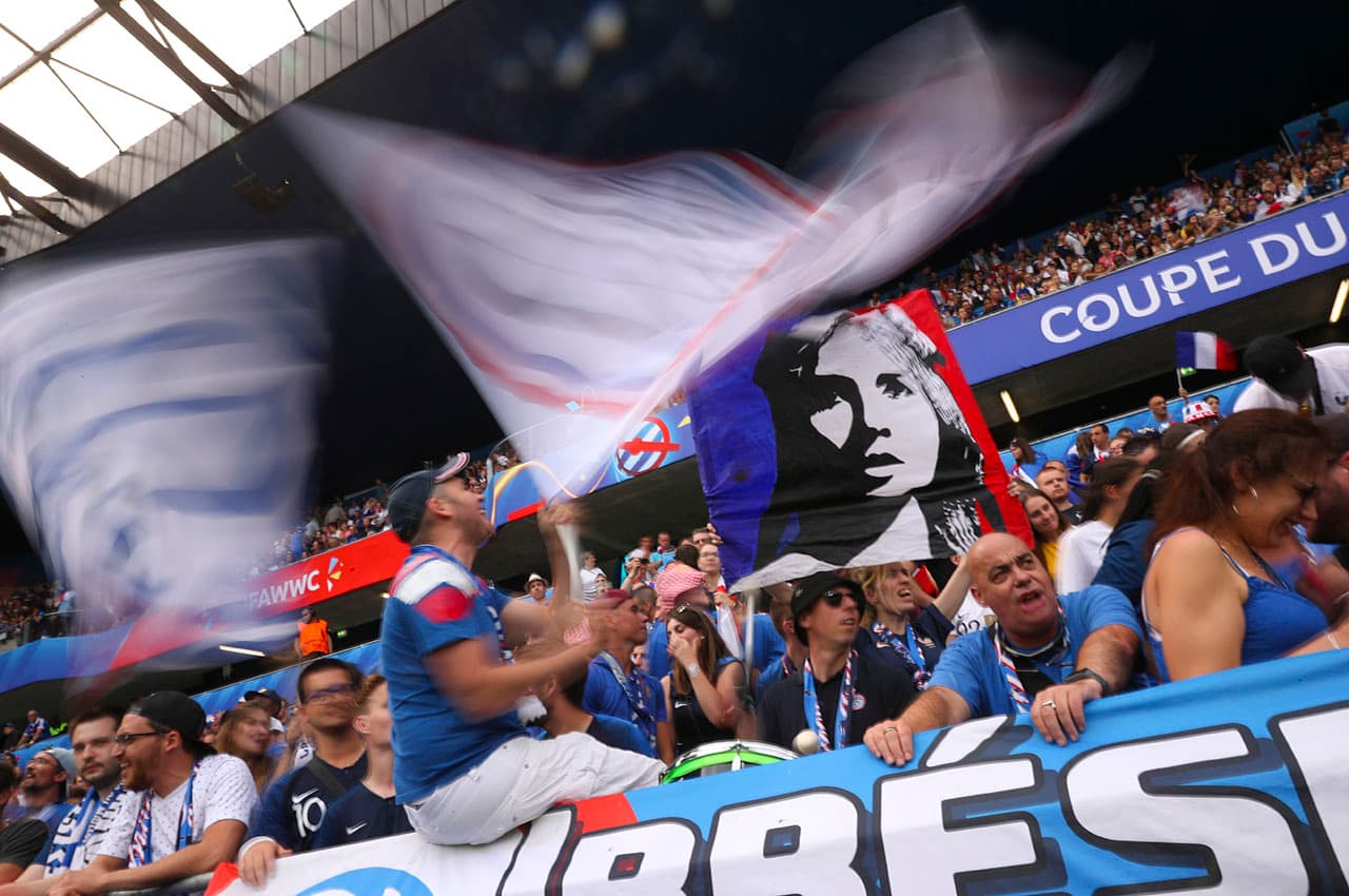 En el Estadioo Océane de Le Havre, Francia y Brasil disputan el duelo más esperado de los Octavos de Final de la Copa Mundial Femenina con el colorido de una Final anticipada.