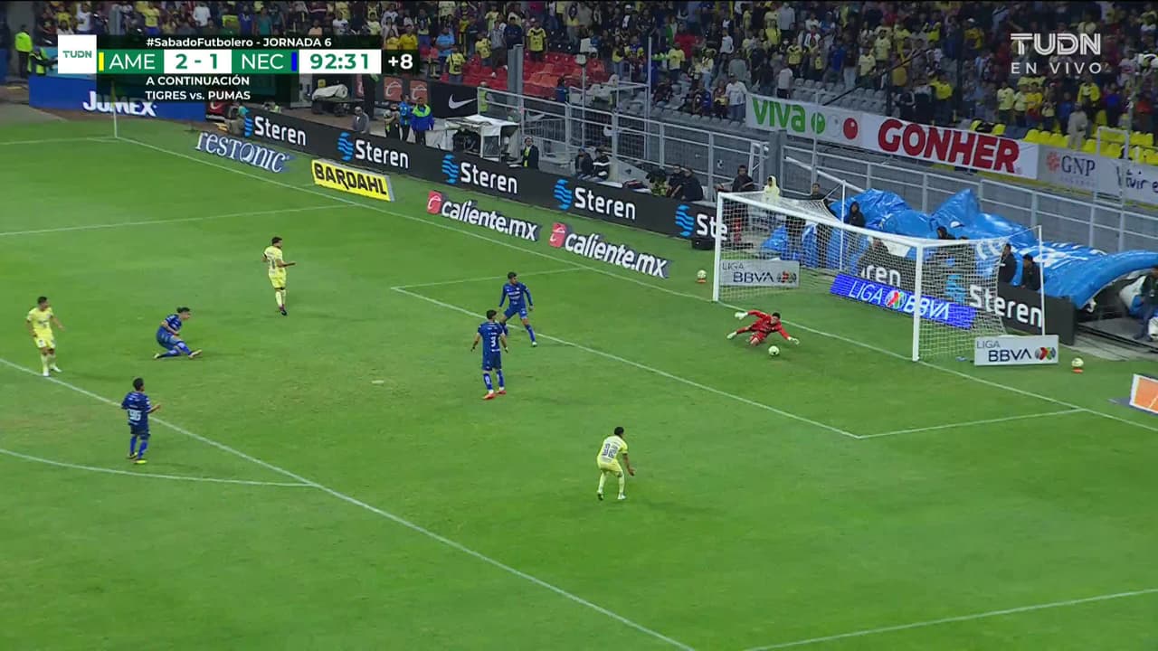 ¡TIRO ATAJADO! disparo por Salvador Reyes.