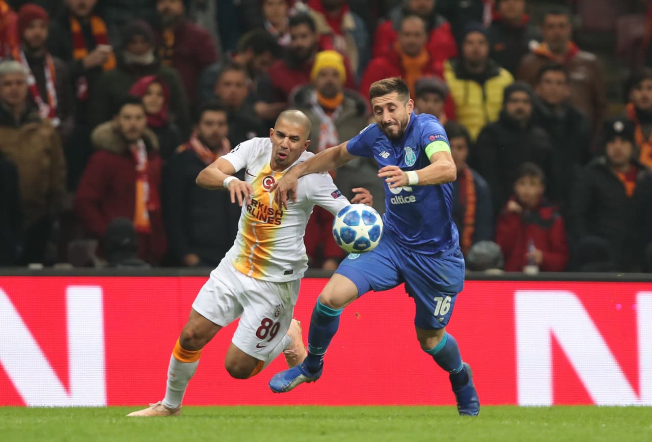 Fue el encargado de cubrir en varias oportunidades a Sofiane Feghouli, quien movía los hilos ofensivos del equipo turco.