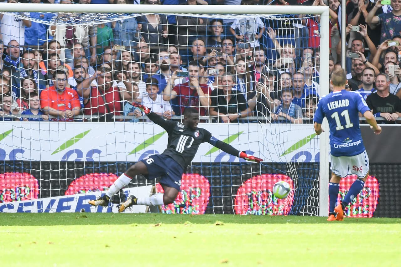 Eso sí: Amadou evidenció su desconocimiento absoluto del oficio de portero.