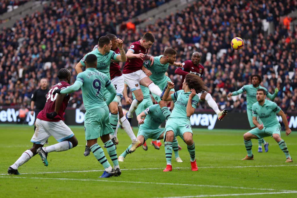 Y pronto en el segundo tiempo los Hammers pegaron primero. Con este certero remate de cabeza, el mediocampista irlandés Declan Rice, martilló hacia la red.