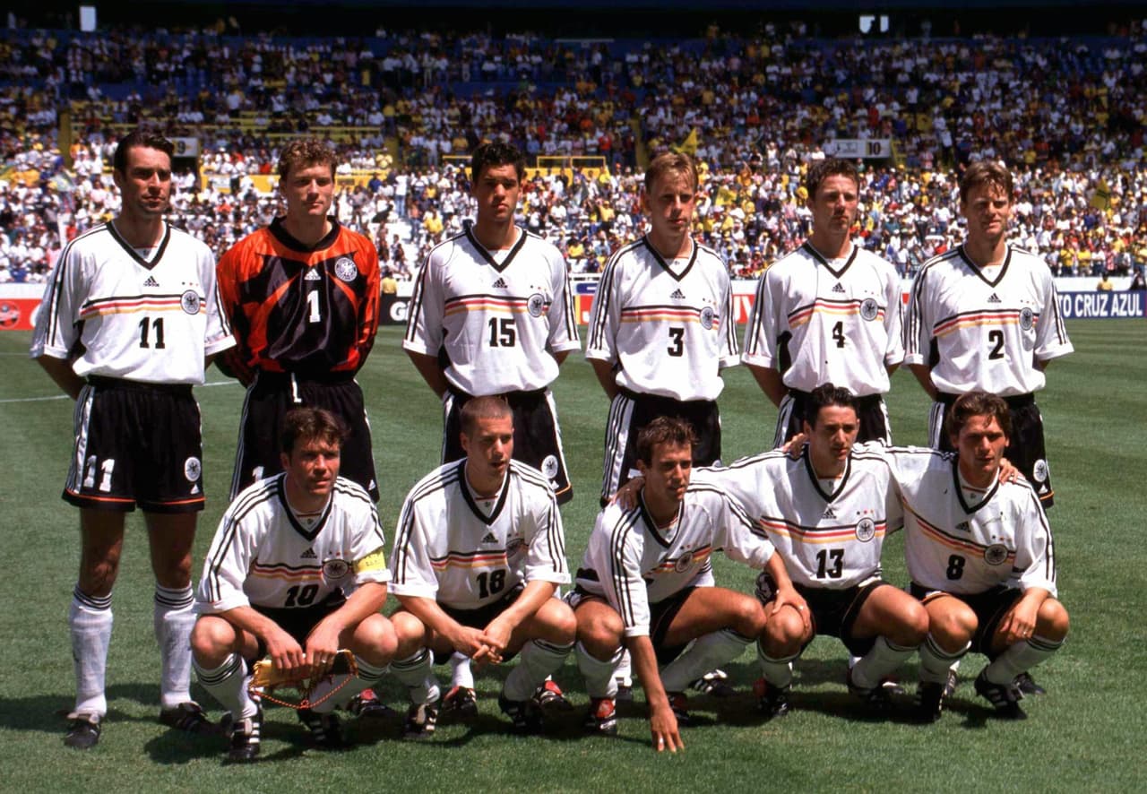 En 1999, la Copa Confederaciones fue un nuevo campanazo para Alemania, que con un estilo cada vez más en desuso y muchas caras nuevas quedó eliminado en primera fase.