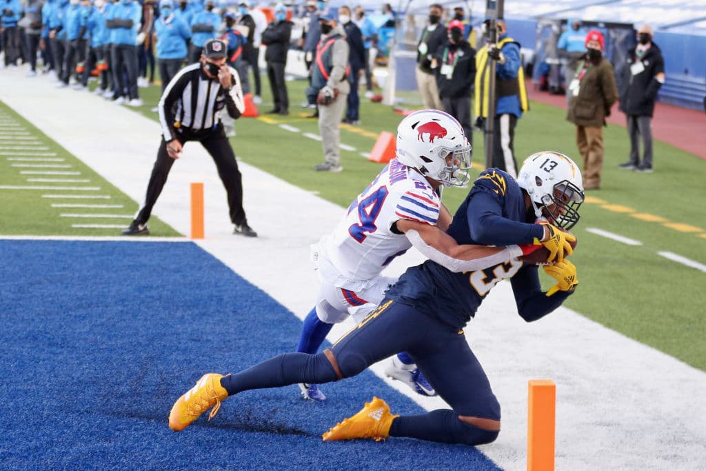 Buffalo Bills se llevan la victoria ante Los Angeles Chargers 27-17.