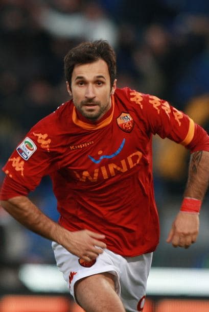 Mirko Vucinic también anotó para devolverle la victoria momentánea a los locales.