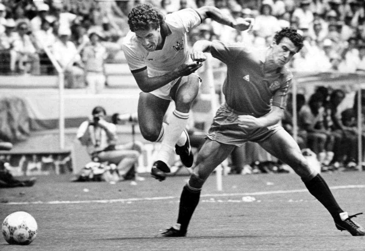 Brasil se impuso 1-0 contra España en México, pero en los cuartos de final quedó eliminado en penaltis contra Francia.