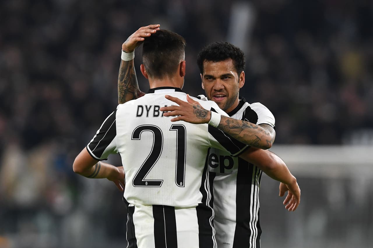 Alves se ha convertido en el consejero de las grandes joyas jóvenes de Juventus, en esa cuota de veteranía que necesitan para pulirse para ser estrellas a nivel mundial.