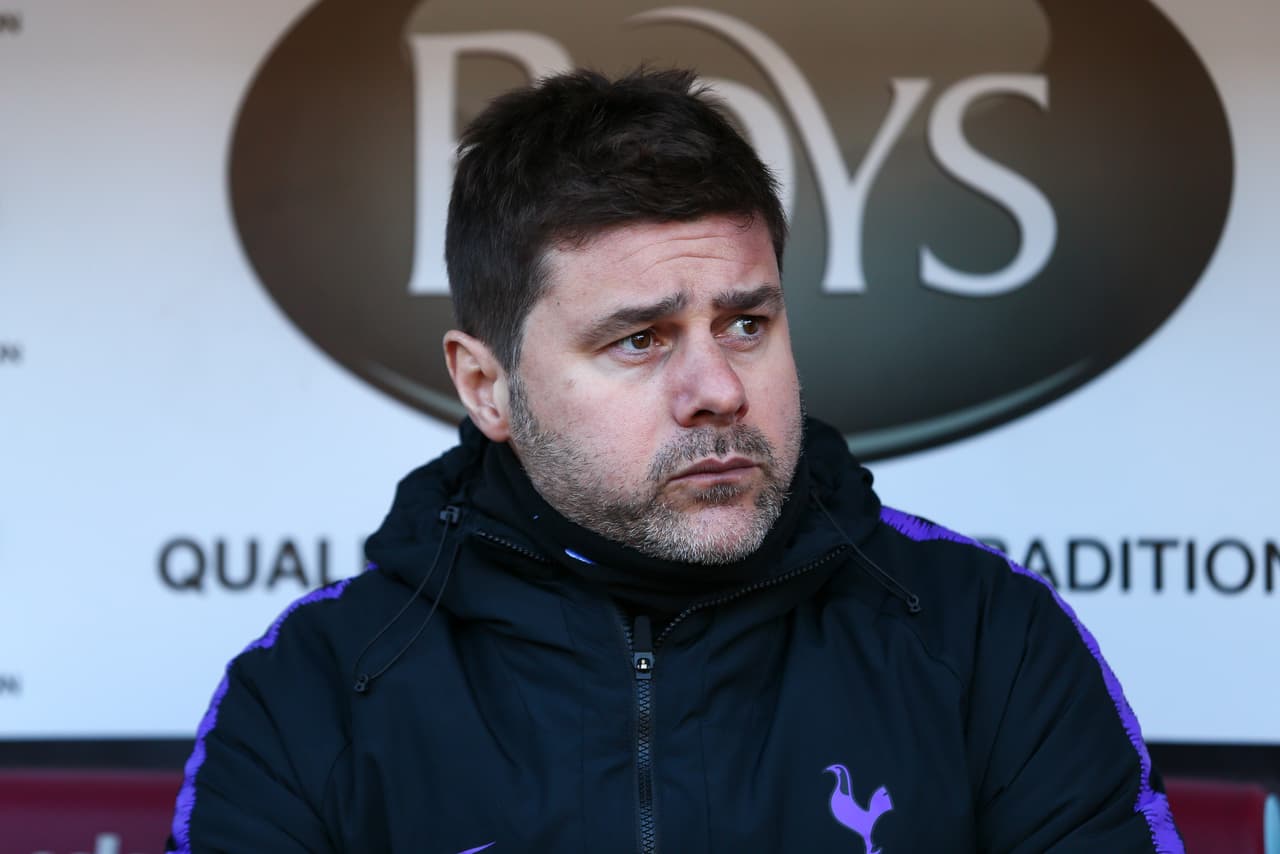 Mientras que Mauricio Pochettino lo hizo con Lloris, Aurier, Alderweireld, Foyth, Vertonghen, Rose, Winks, Sissok,; Eriksen, Son y Kane.